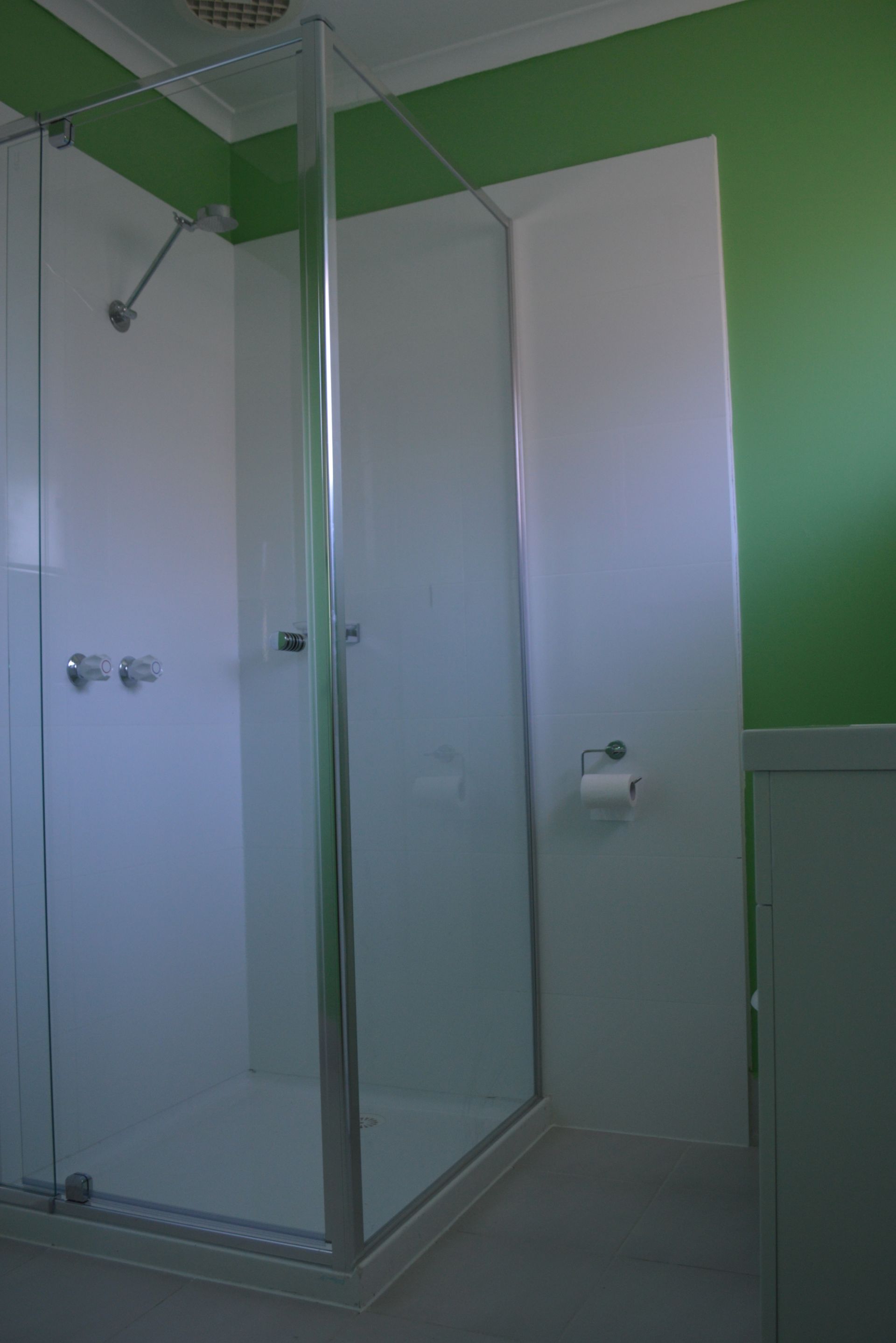 CENTRALLY LOCATED UNIT - FRESHLY PAINTED & NEW KITCHEN    *Insp Thu 29th Dec @ 2:50pm*
