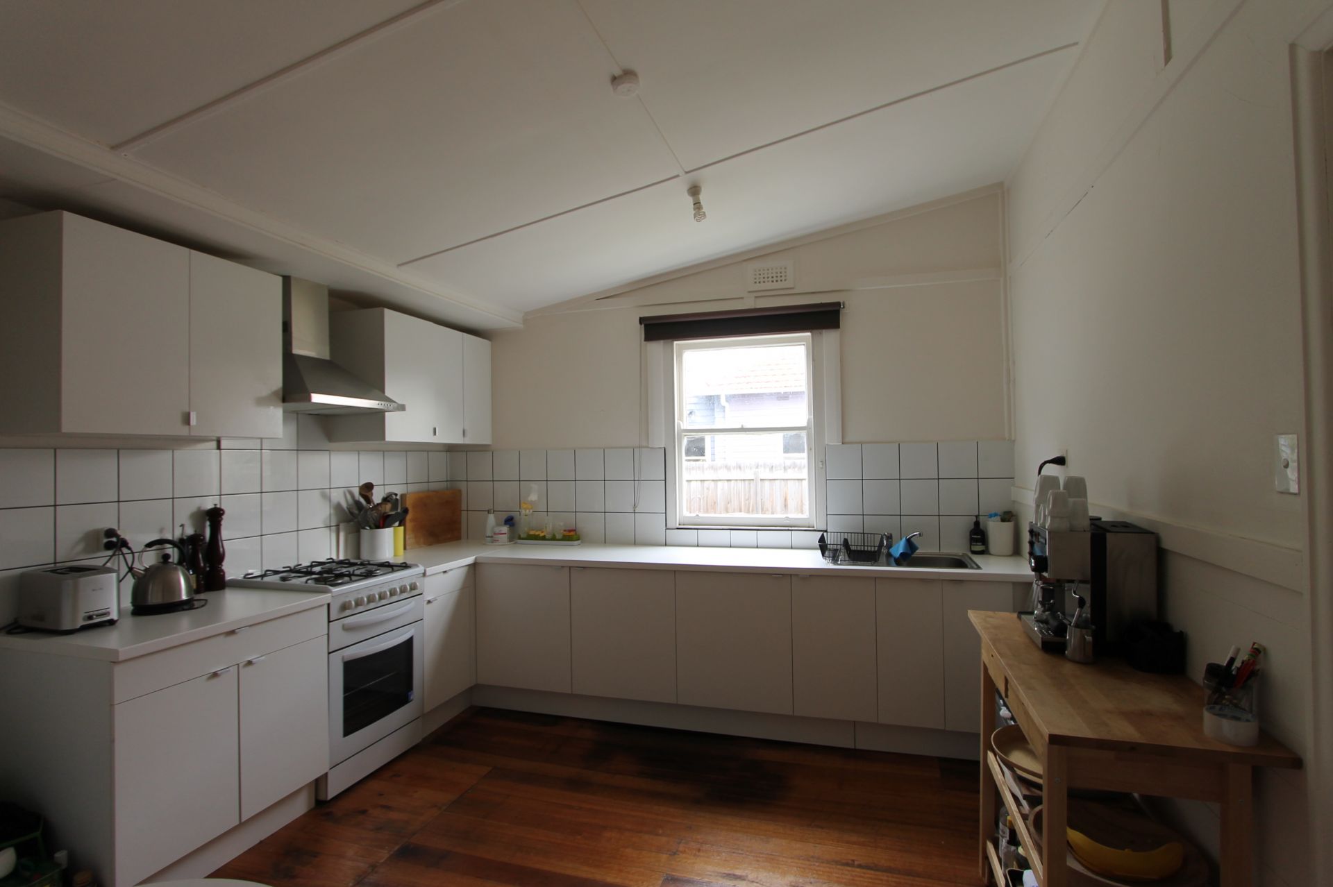 COSY HOME IN OAKHILL ESTATE!!!