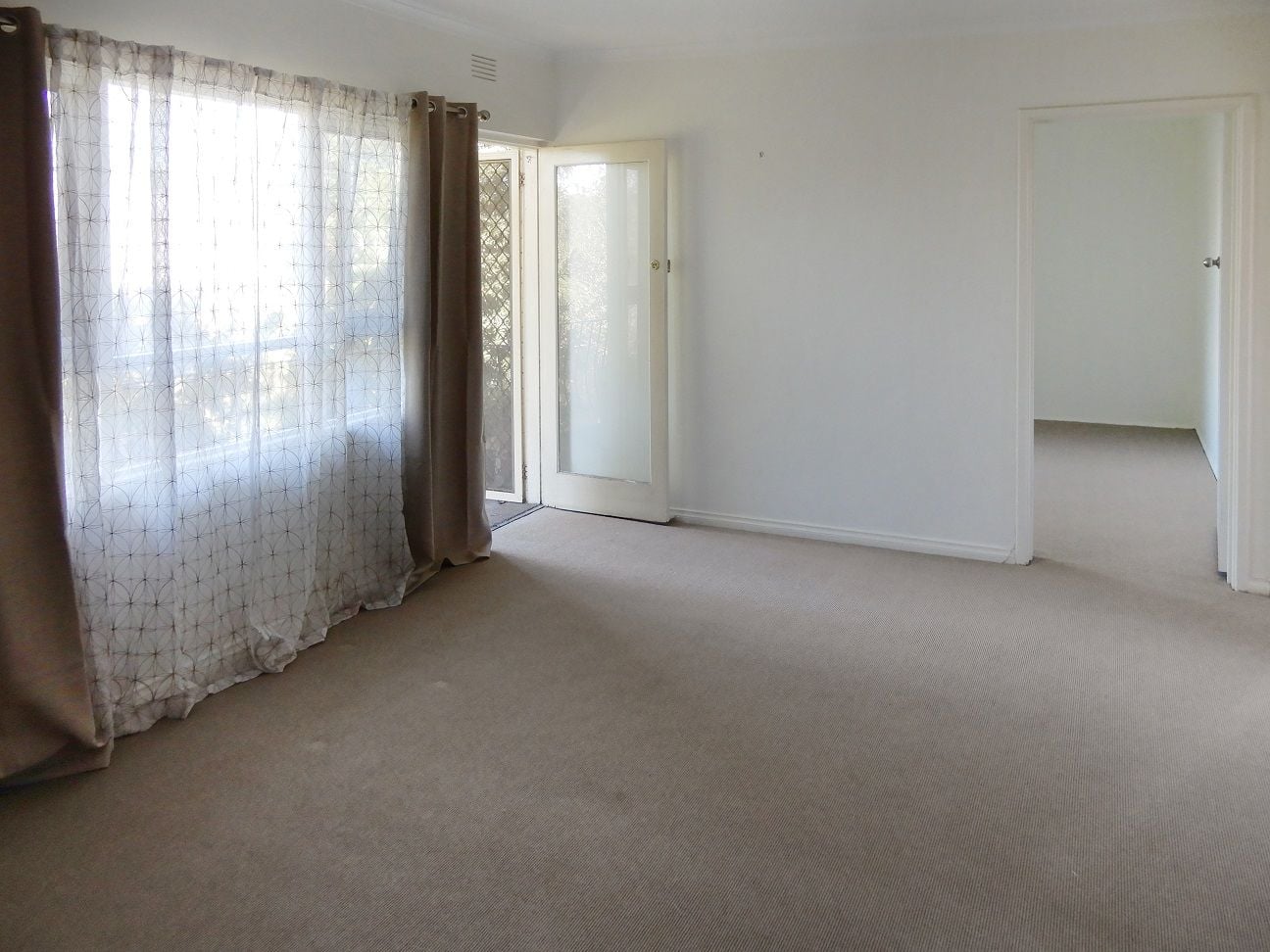 OUTSTANDING LOCATION, LUXURIOUS RENOVATION