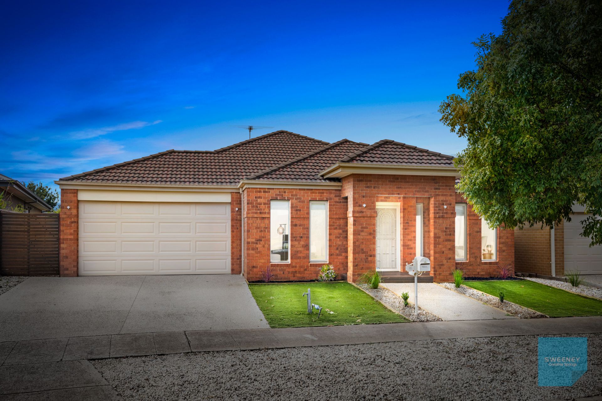 18 Mount Way, Caroline Springs - Thumbnail 2