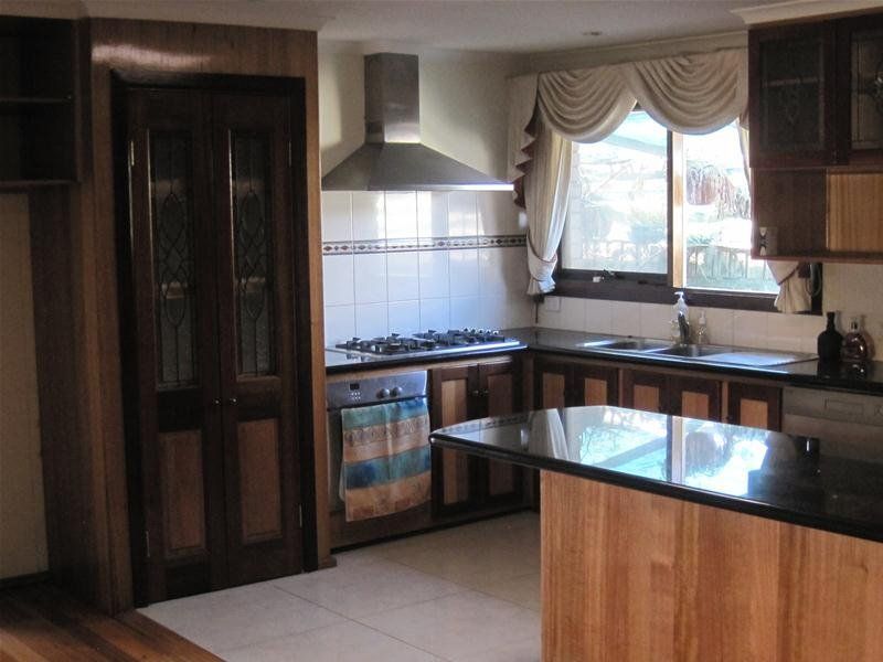 PERFECT FAMILY HOME CLOSE TO EVERYDAY NECESSITIES    *SEMI RENOVATED  AND FRESHLY PAINTED*