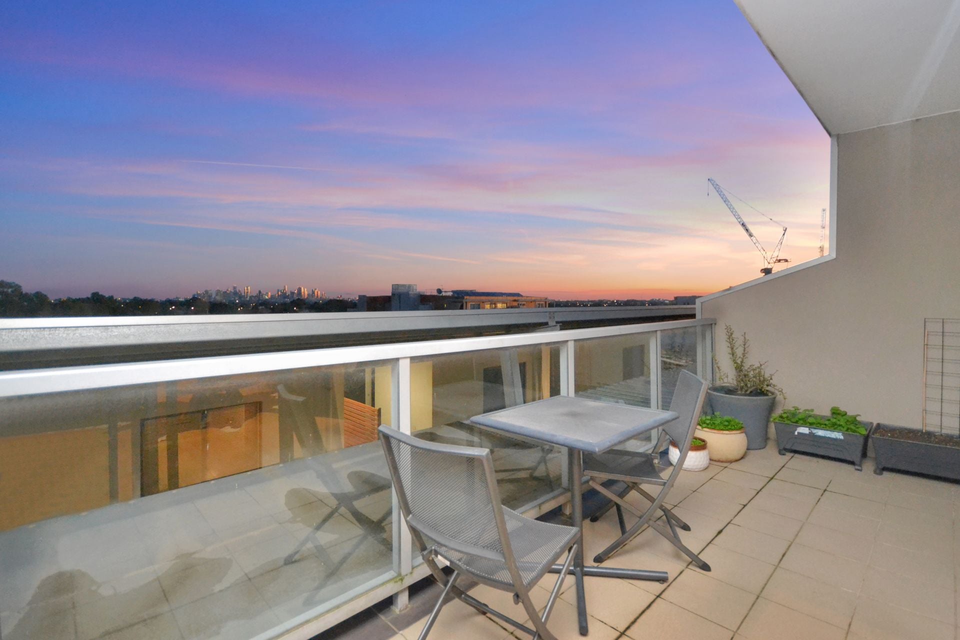 LUXURIOUS LIVING OVER TWO LEVELS
