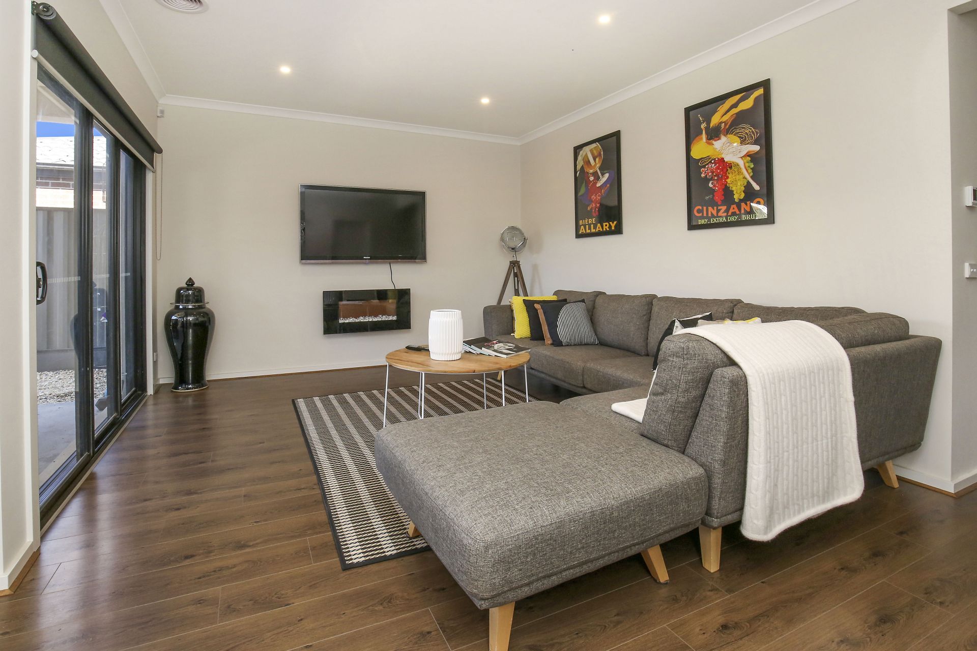 LUXURY LIVING  *Insp Wed 24th Apr @ 5:00pm*