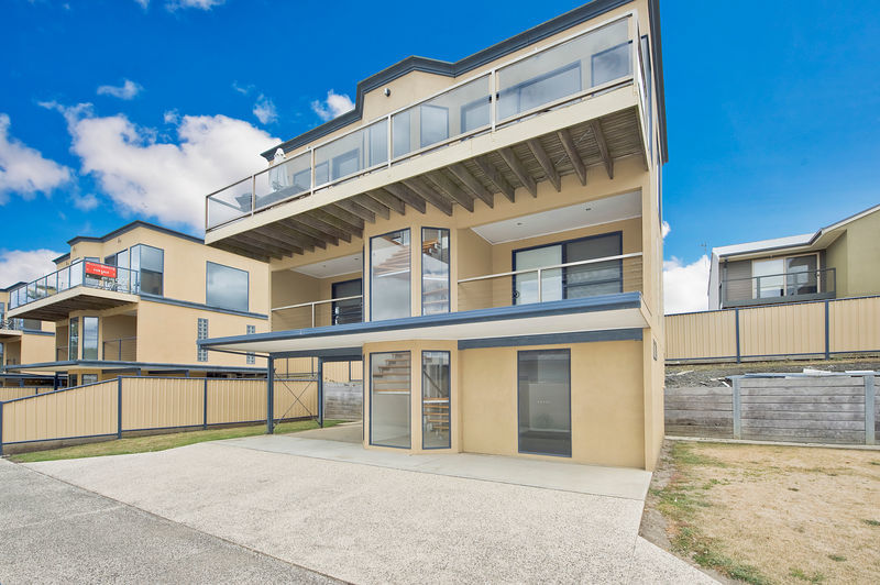 3 LEVELS OF OCEAN VIEWS, Apollo Bay - Thumbnail 8