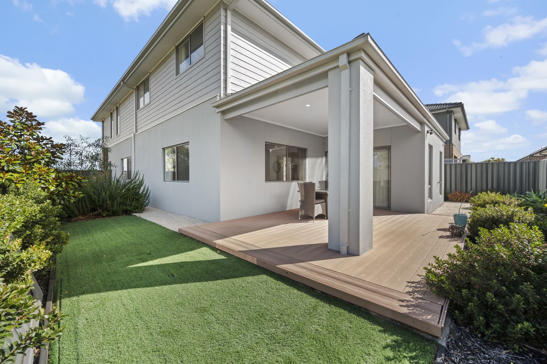 FULLY FURNISHED EX DISPLAY FAMILY HOME