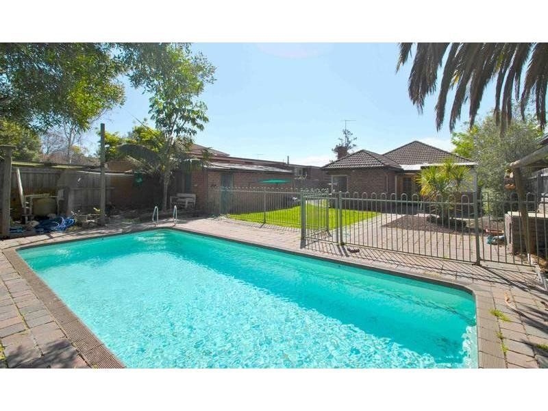 24 Bokhara Road, Caulfield South - Thumbnail 2