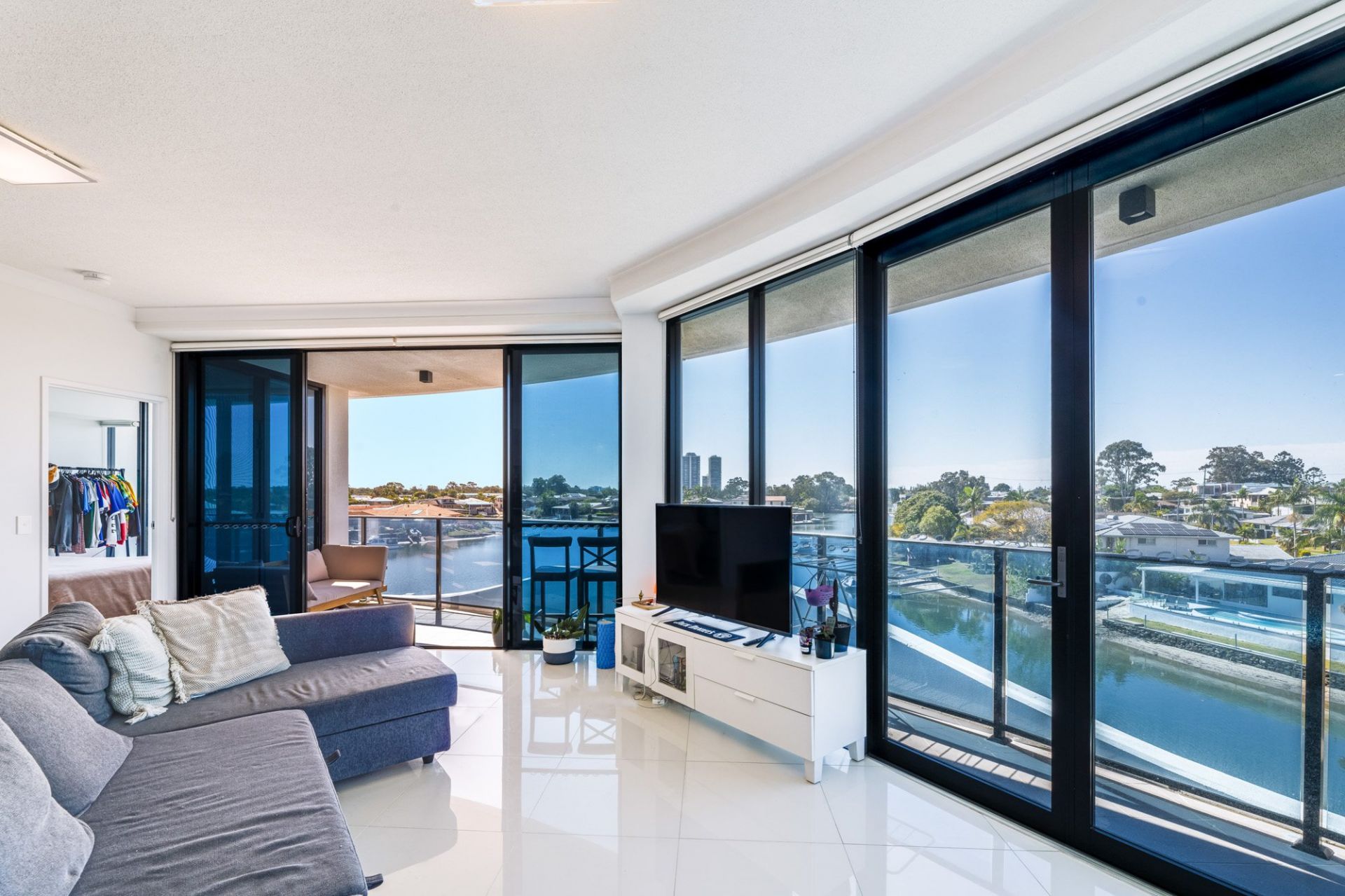 2205/5 Harbour Side Court, Biggera Waters - Thumbnail 4