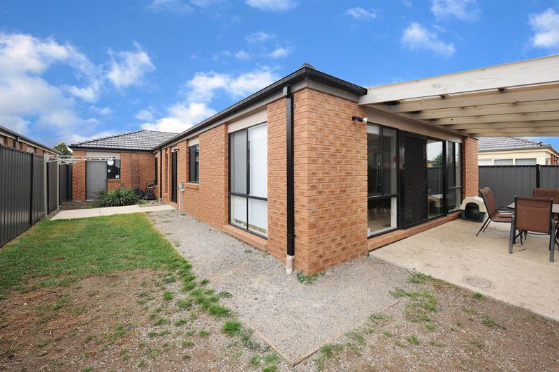 25 Lindsay Gardens