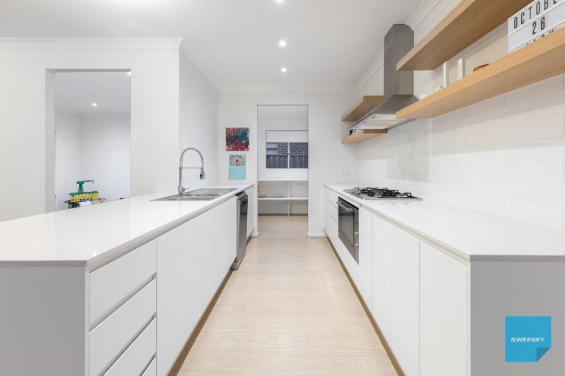 7 Forrester Grove, Fraser Rise - Thumbnail 3