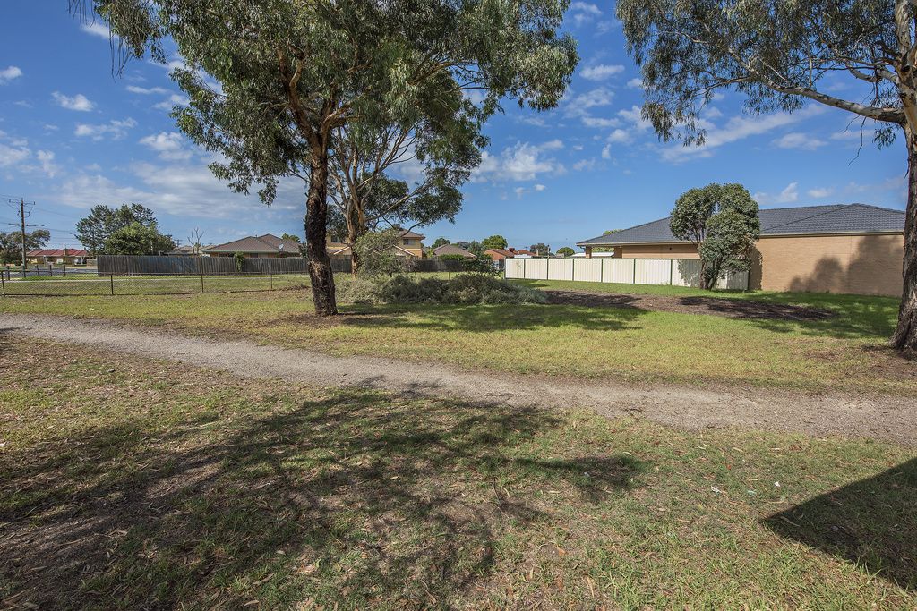 Build Your Dream Home in Reservoir!