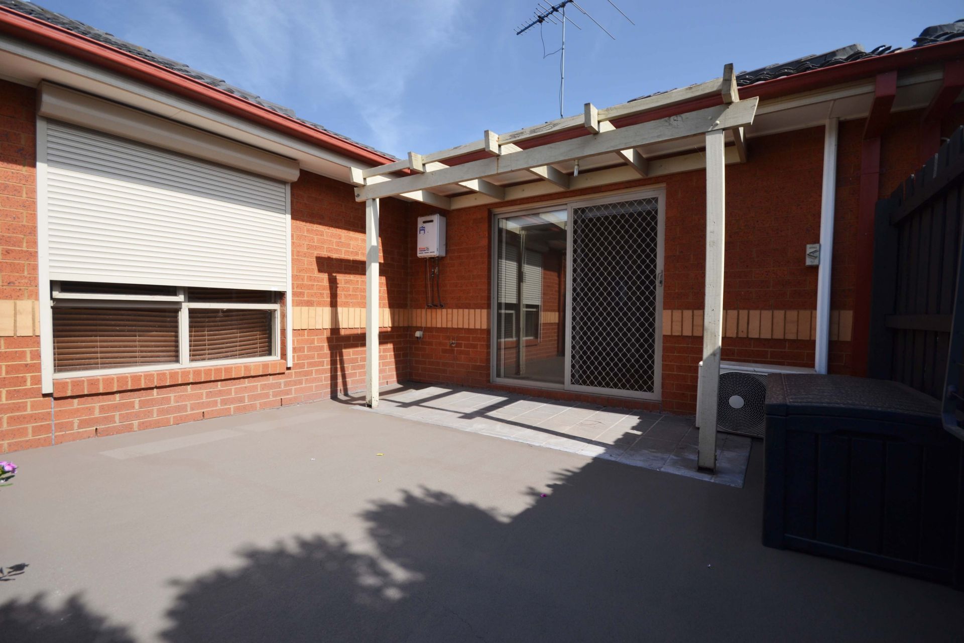 Perfectly Positioned Low Maintenance Living!