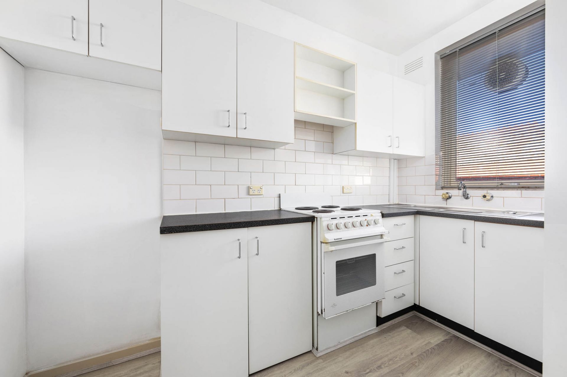 3/56 Carlisle Street, St Kilda - Thumbnail 3