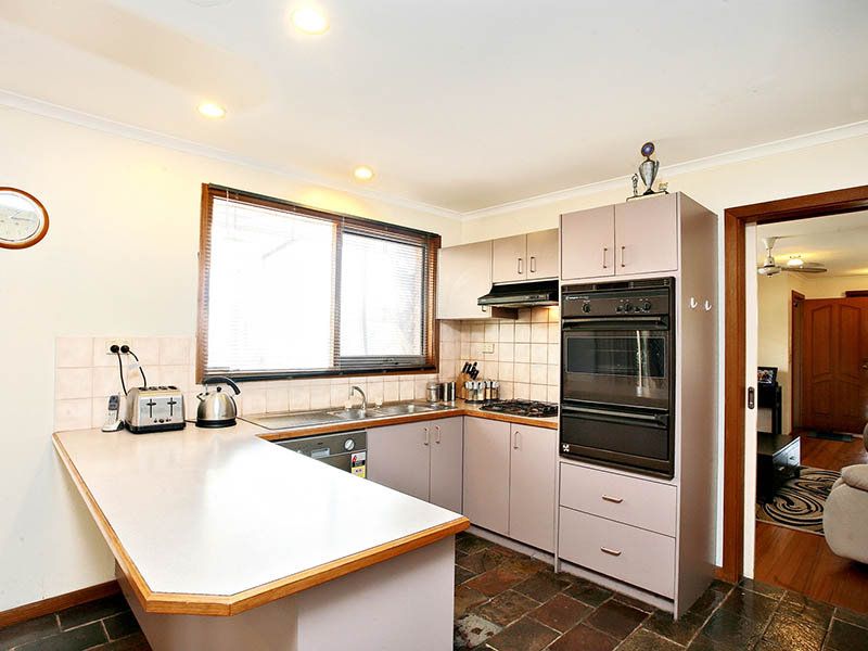 1 Grant Court SOUTH MORANG, South Morang - Thumbnail 5