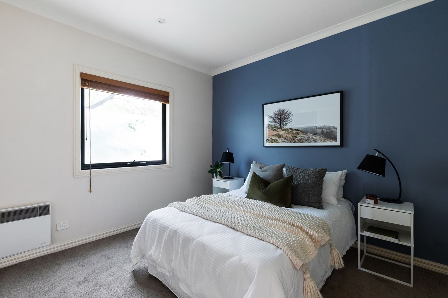 North Facing Spacious Apartment in Central Ivanhoe