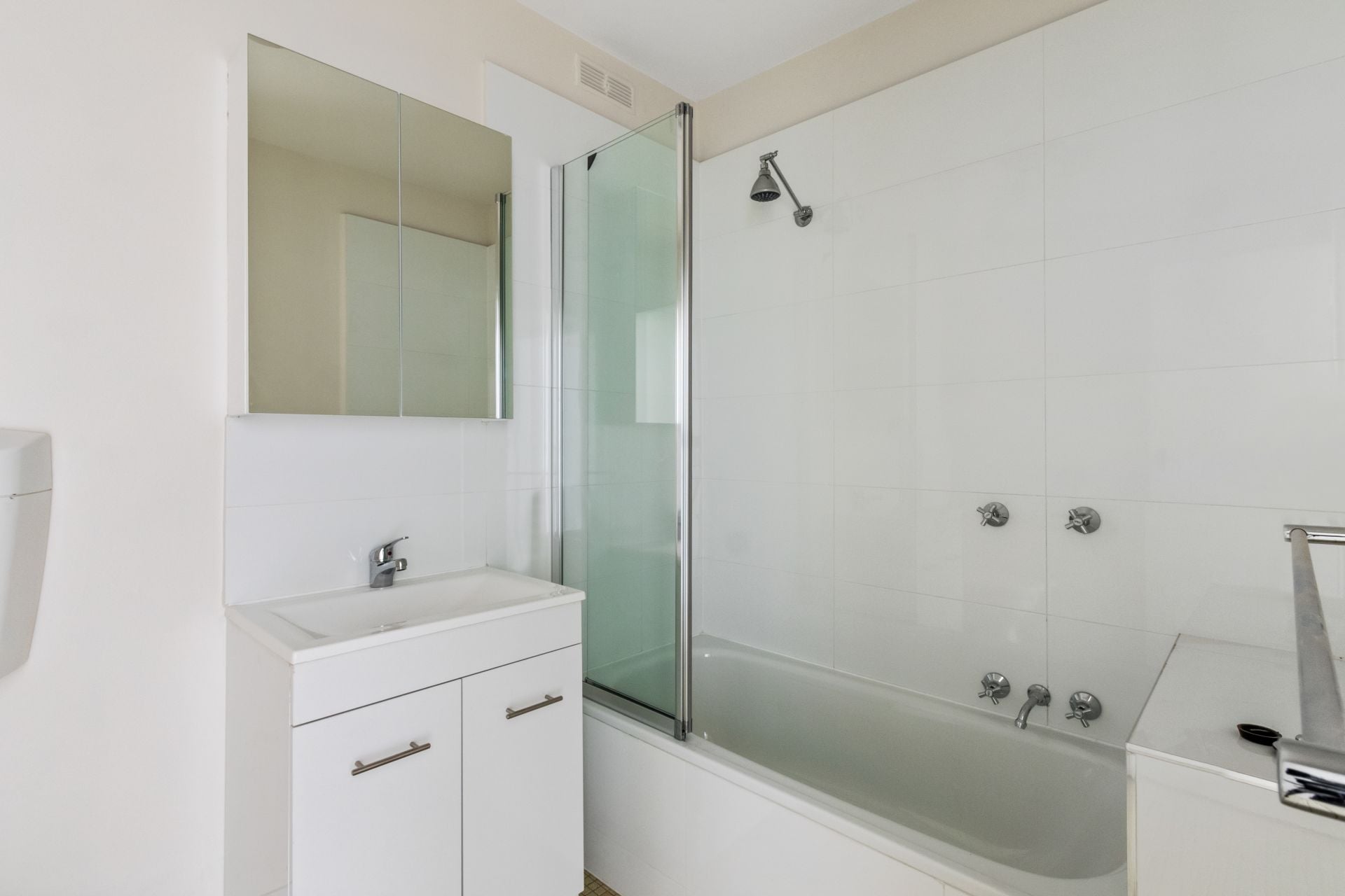 Spacious Two Bedroom Apartment In Idyllic Location!