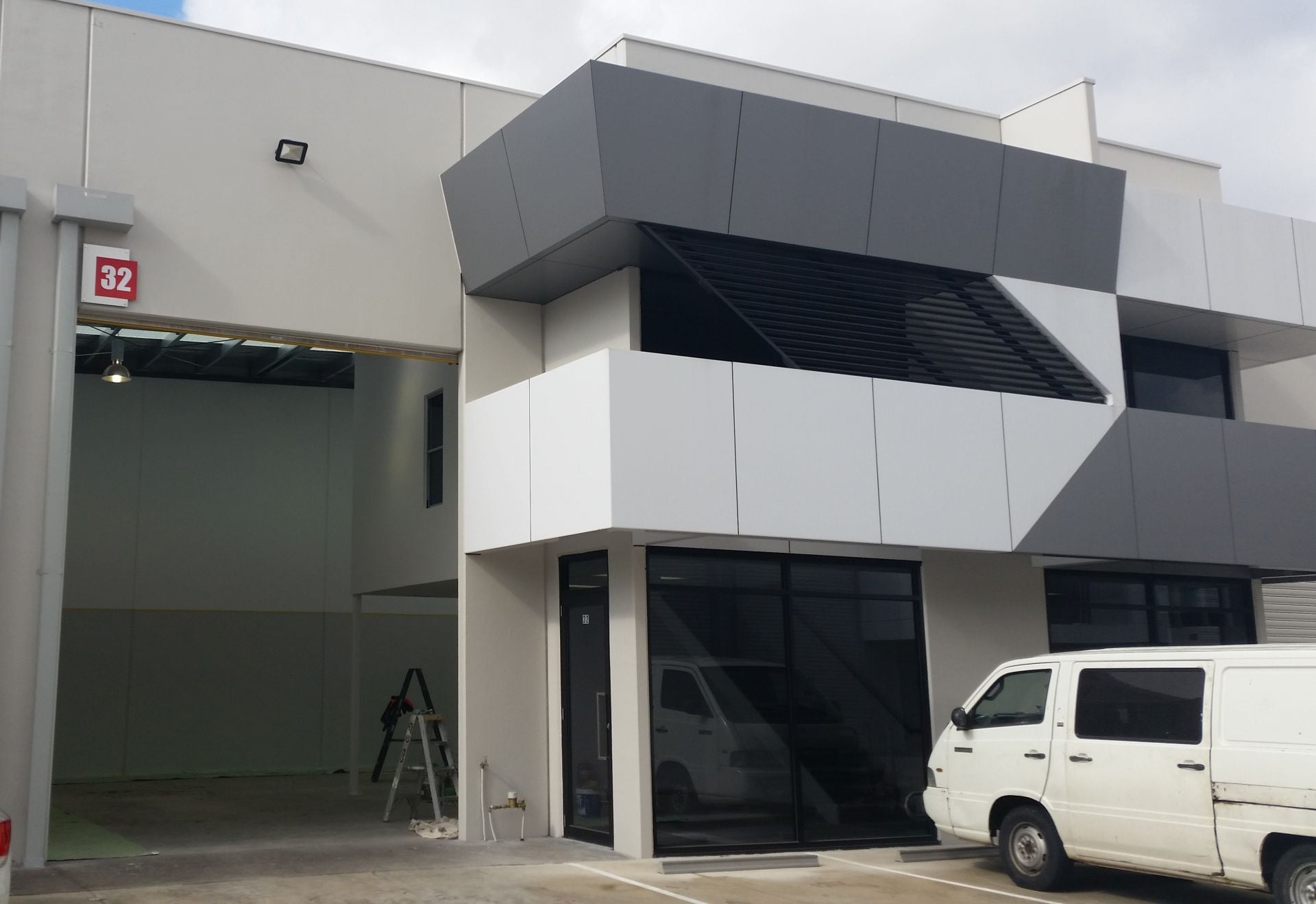 High Quality Industrial Buildings with air conditioned offices
*Exposure to Metropolitan Ring Road
*Warehouses - Thomastown
*Business Park - NOVO