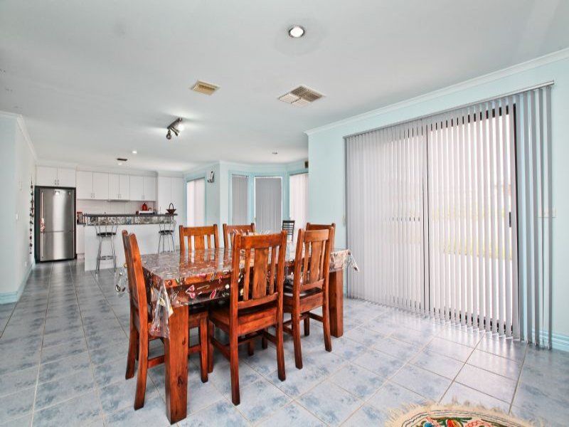 39 Springlake Avenue, Caroline Springs - Thumbnail 4
