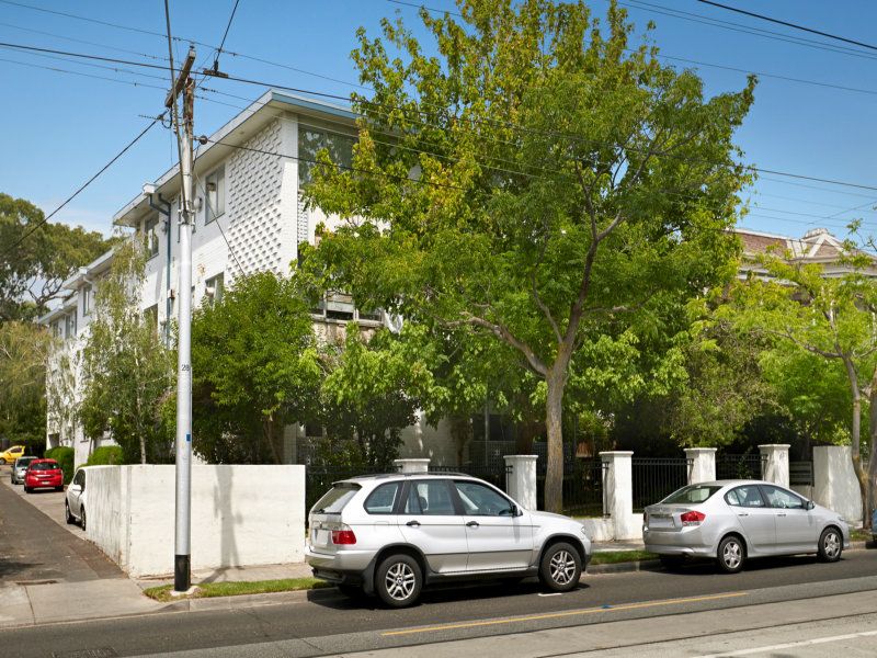 **Bright, sunny & fabulous location**