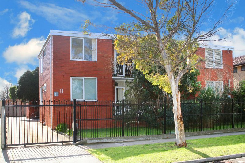 8/11 Christmas Street, Northcote