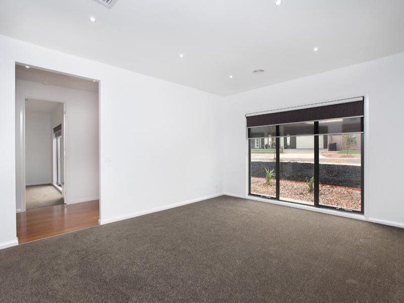 98 Oakview Parade, Caroline Springs - Thumbnail 6