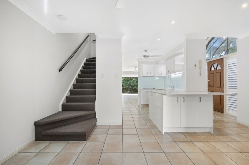 2/25 Charlton Street, Southport - Thumbnail 6