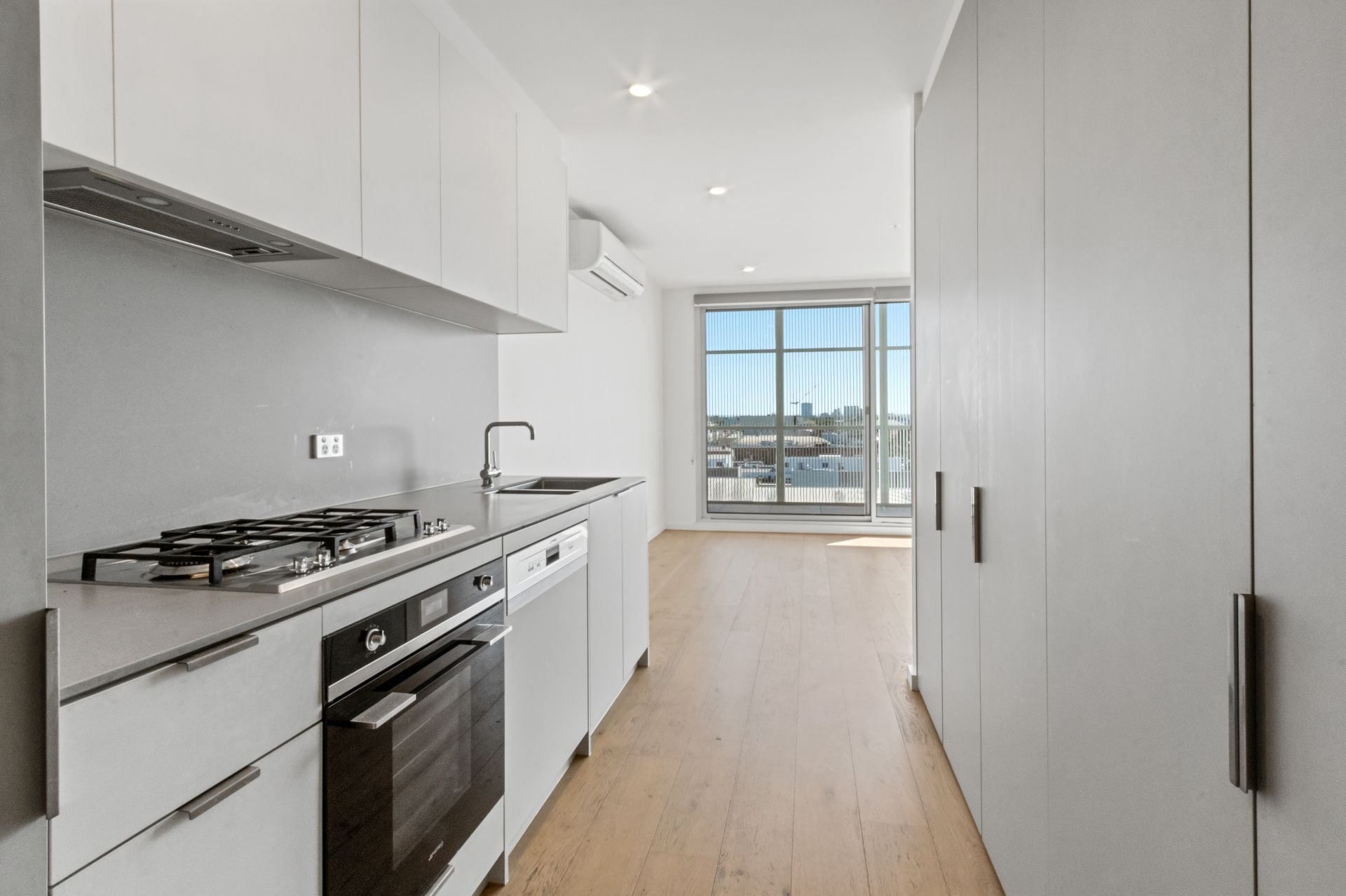 Bright and Spacious 2-Bedroom Apartment in Prime Location