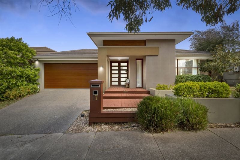 17 Tangelo Grove, Mernda