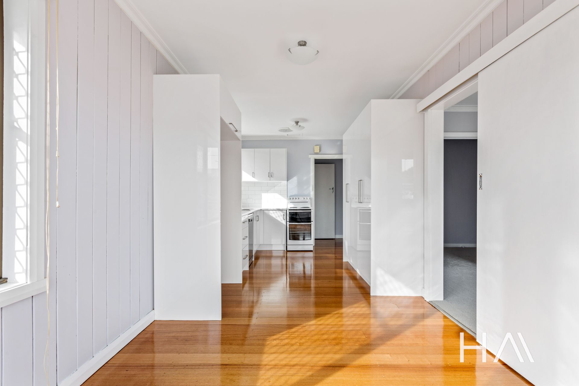 23 Cornwall Crescent Newnham, Newnham - Thumbnail 3
