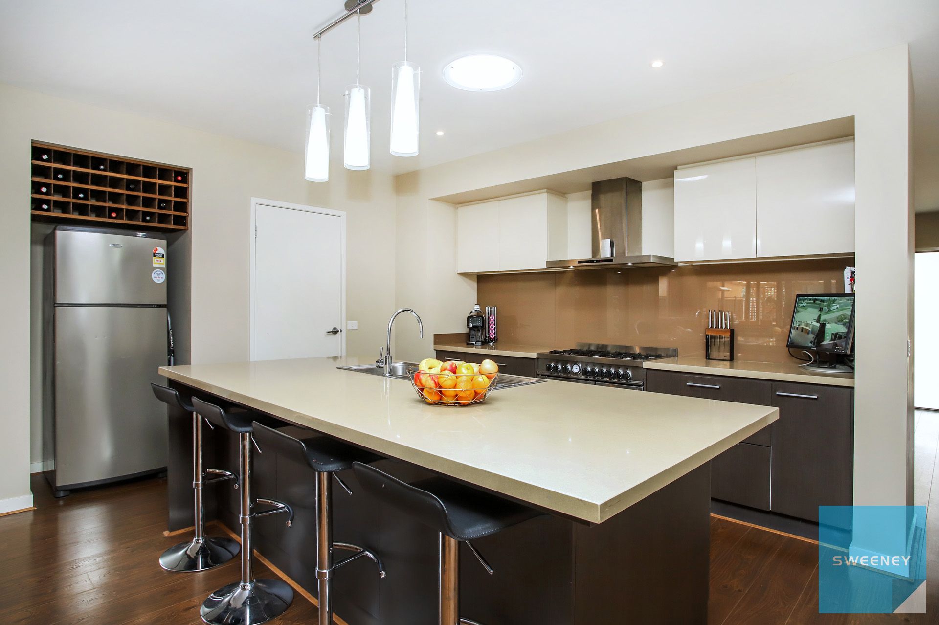 10 Sarenne Way, Fraser Rise - Thumbnail 3