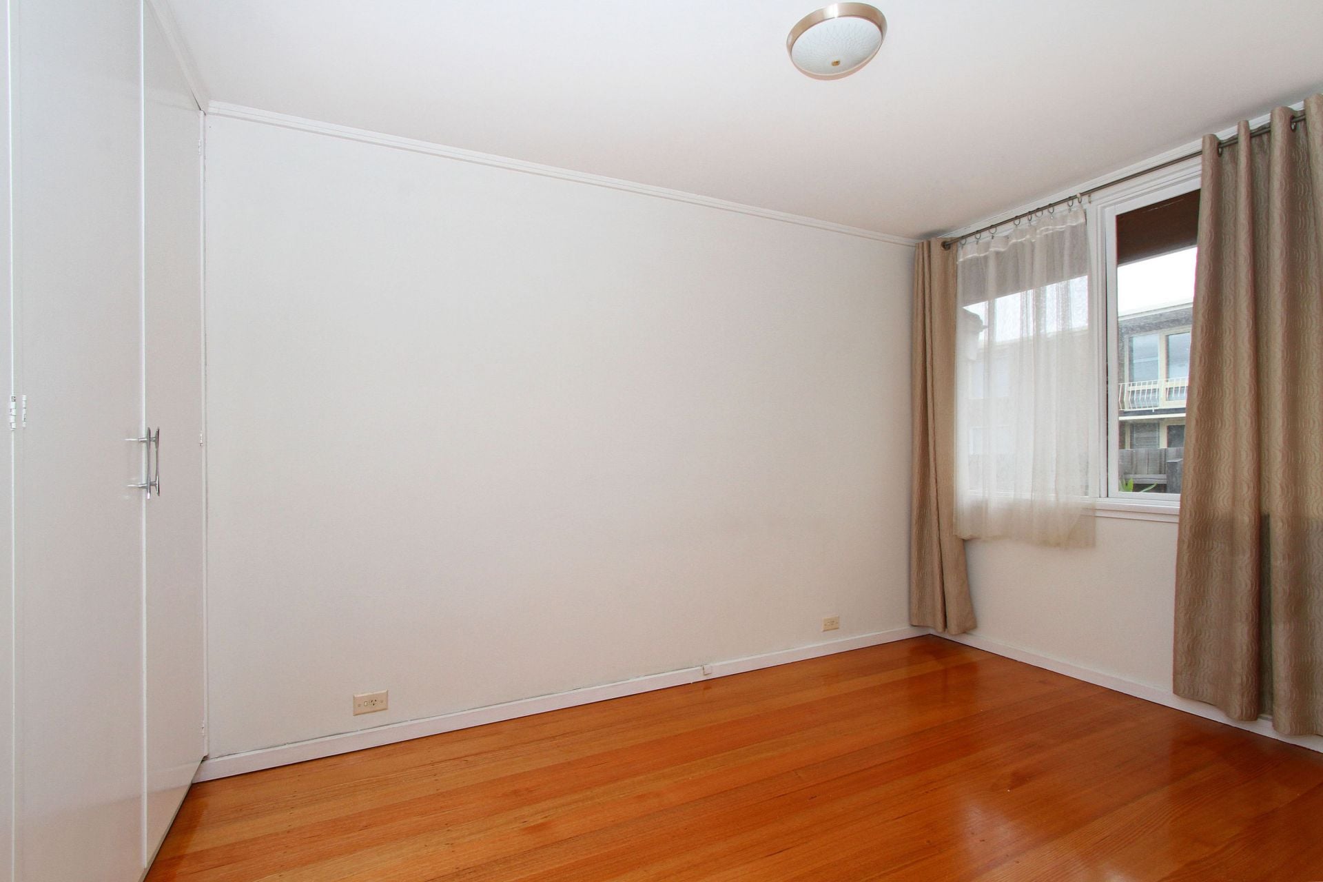 IMMACULATELY PRESENTED AND PERFECTLY SITUATED