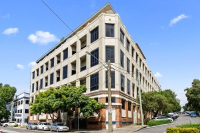 FULLY UPDATED EXECUTIVE ONE BEDROOM APARTMENT IN 'THE CHOCOLATE FACTORY'