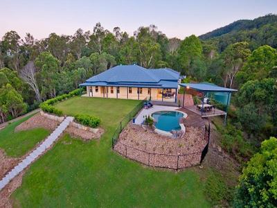 Private Family Home + Sep Studio/ Office Sweeping Views Picturesque Cedar Creek Setting