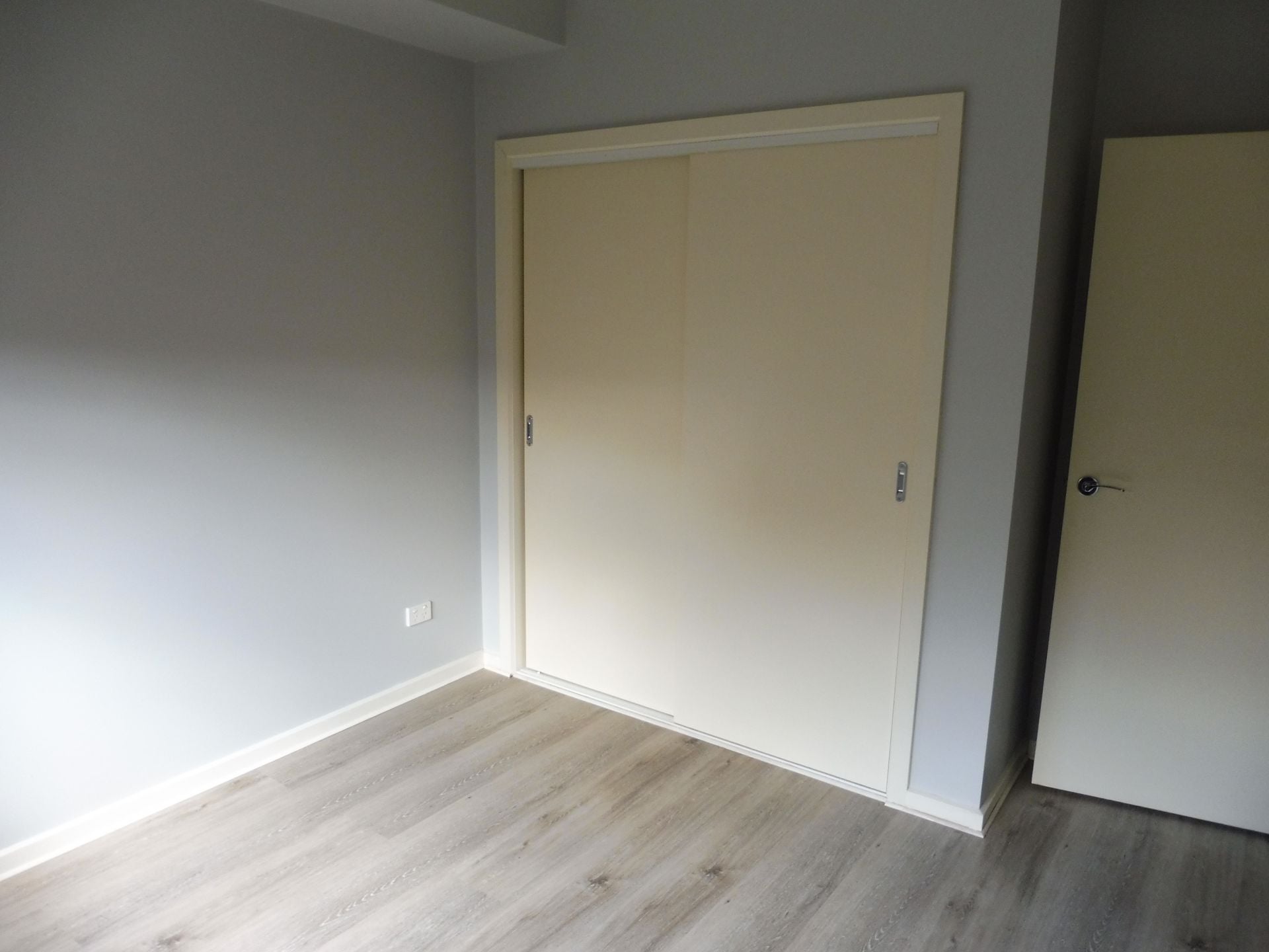 LOW MAINTENANCE 2 BEDROOM UNIT