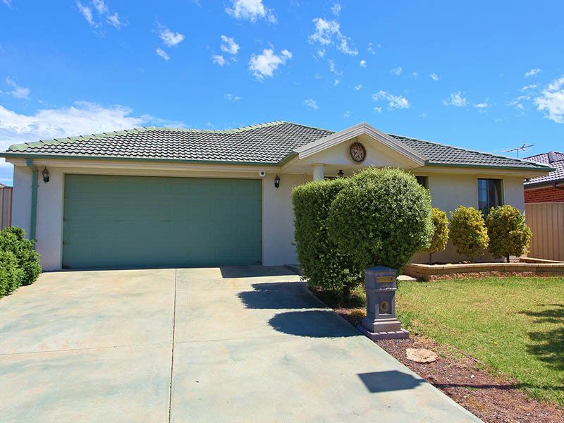 44 Northampton Crescent, Caroline Springs - Thumbnail 2