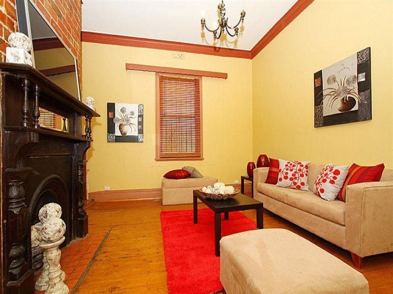 Close to Brunswick Street Shops, Cafes, Transport & CBD!
