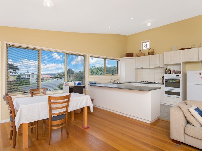 11 Outlook Road, Apollo Bay, VIC, Apollo Bay - Thumbnail 2
