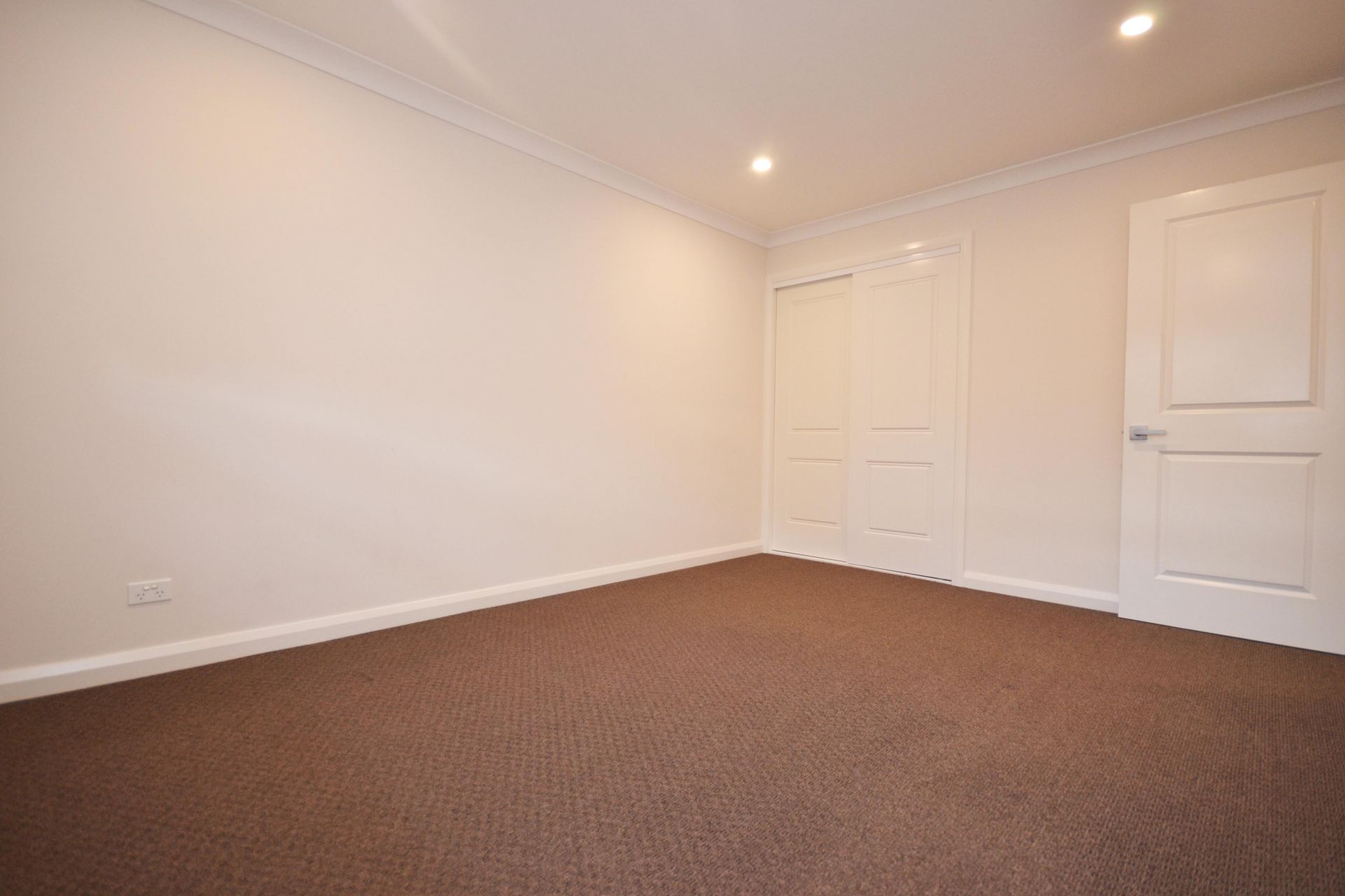 CONTEMPORARY DELIGHT - THE EPITOME OF ELEGANCE WITH PARKLAND VIEWS