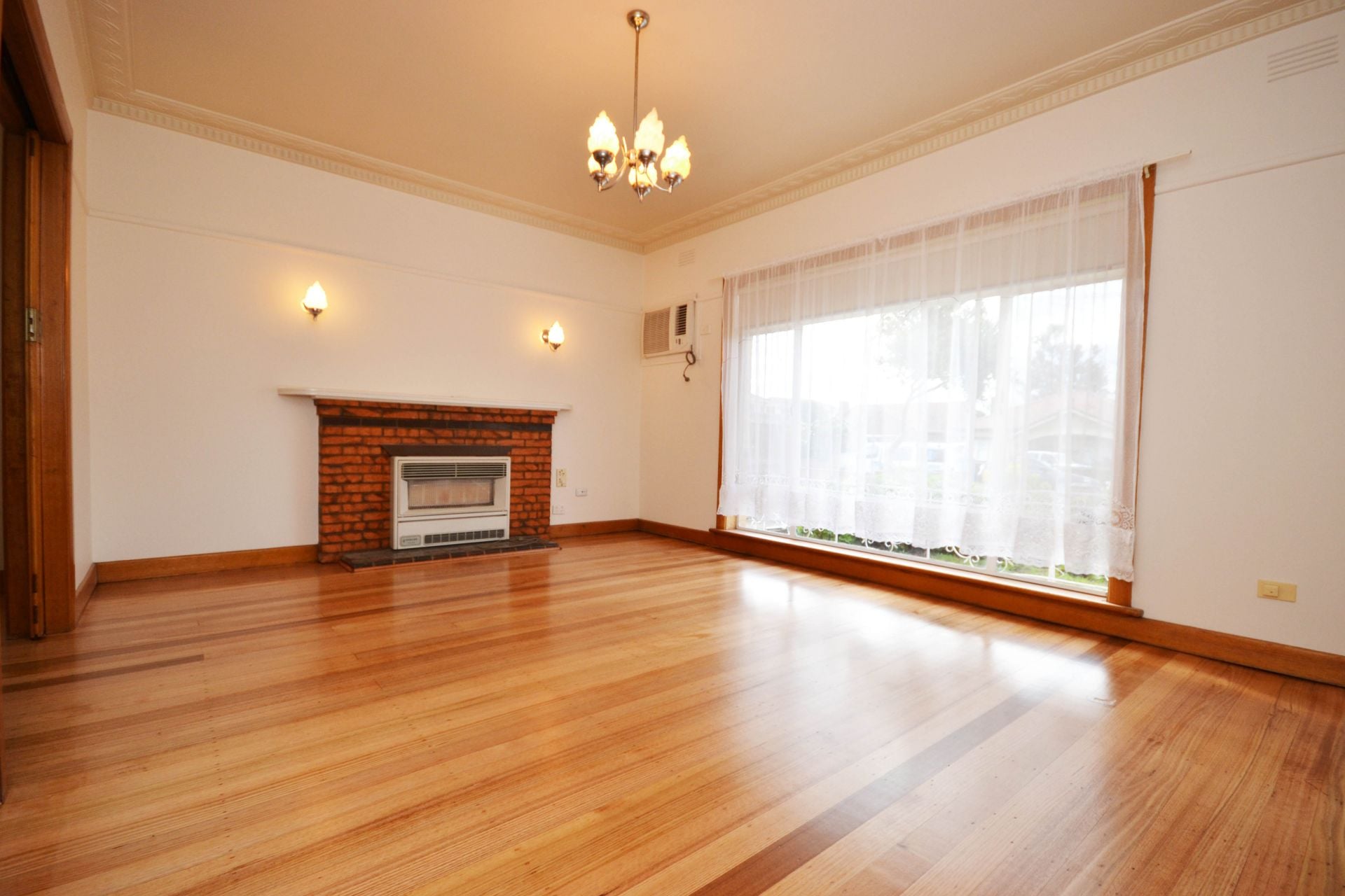 FRESHLY PAINTED THREE BEDROOM HOME