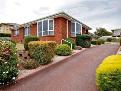 2 Chelsea Court, EAST DEVONPORT, East Devonport - Thumbnail 2