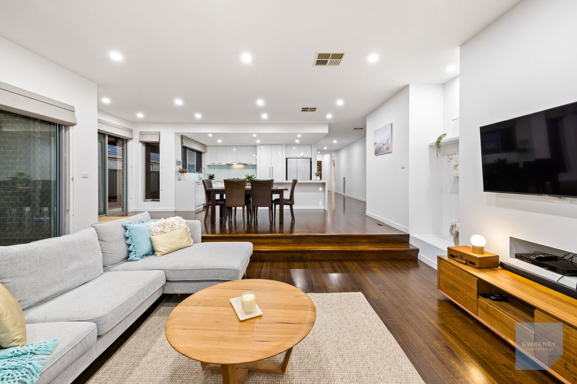 19 Carisbrook Street, Caroline Springs - Thumbnail 8