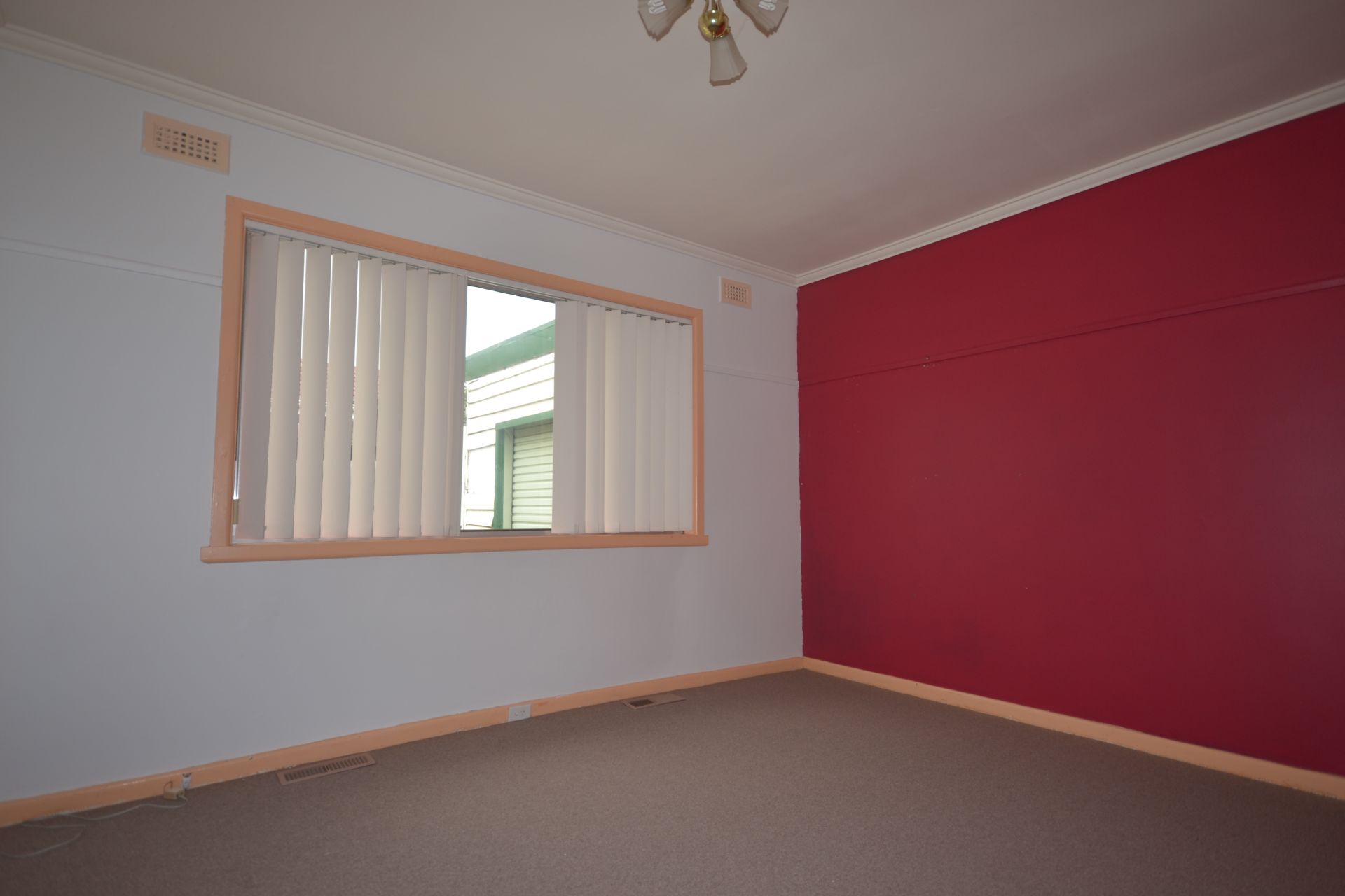 GREAT SIZE HOME IN AN EVEN BETTER LOCATION