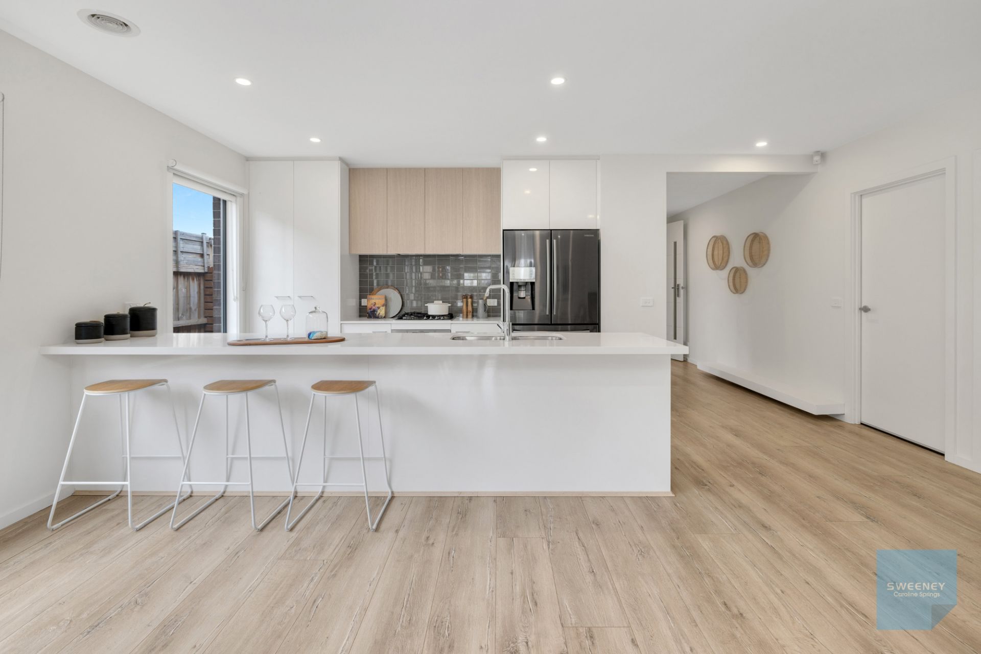 15 Eaglecrest Avenue, Fraser Rise - Thumbnail 3