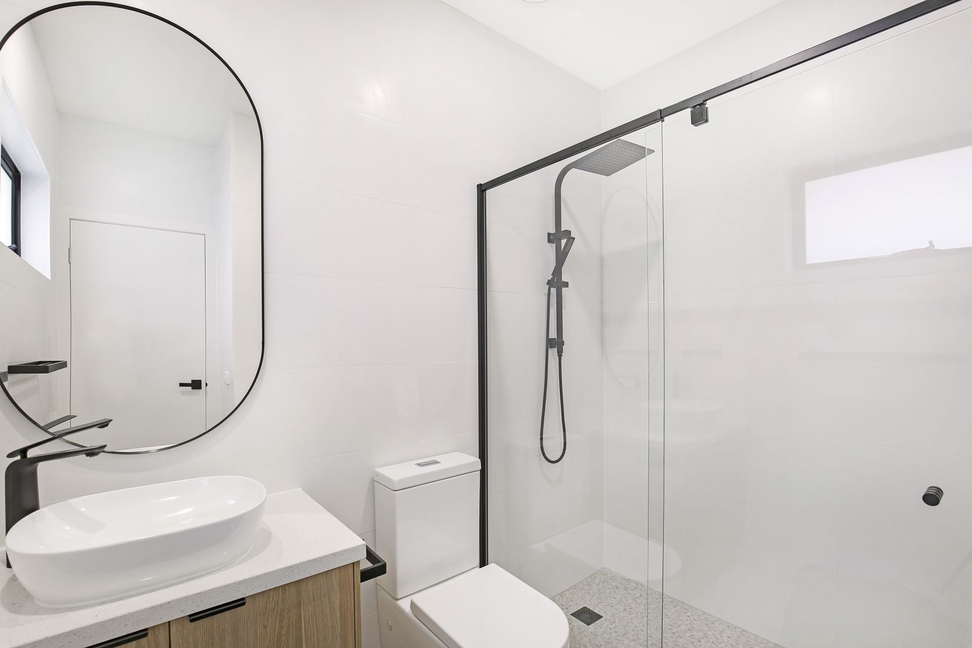 A Stunning Luxury townhouse in one of the Melbourne's prime locations! Ready for Lease !