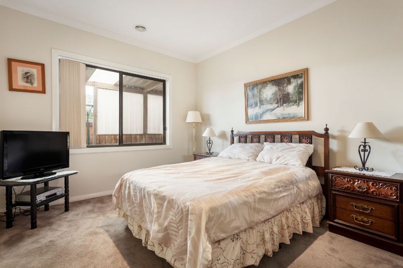 49 Tuross Crescent, South Morang - Thumbnail 3