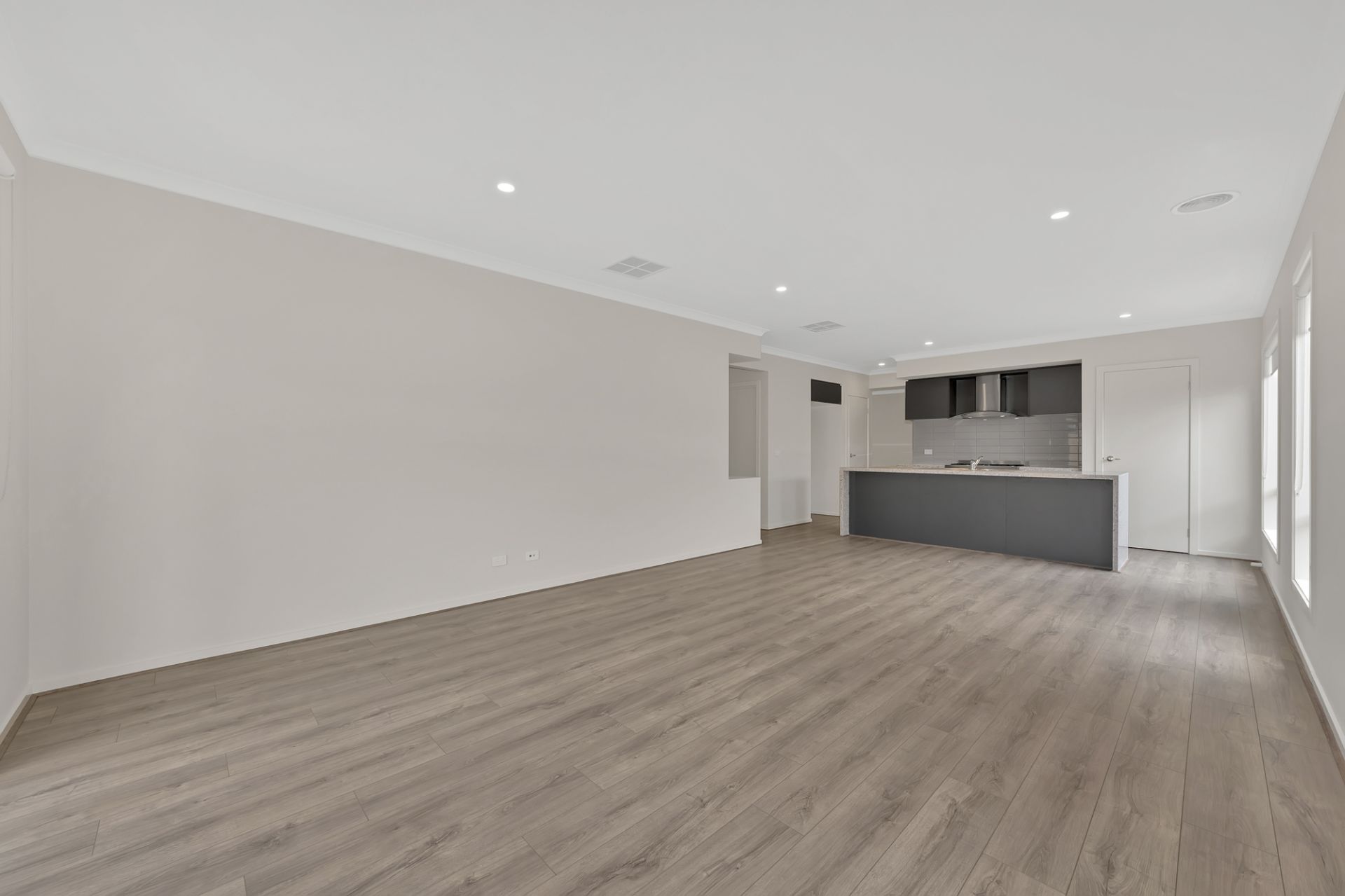 BRAND NEW A READY TO MOVE IN!