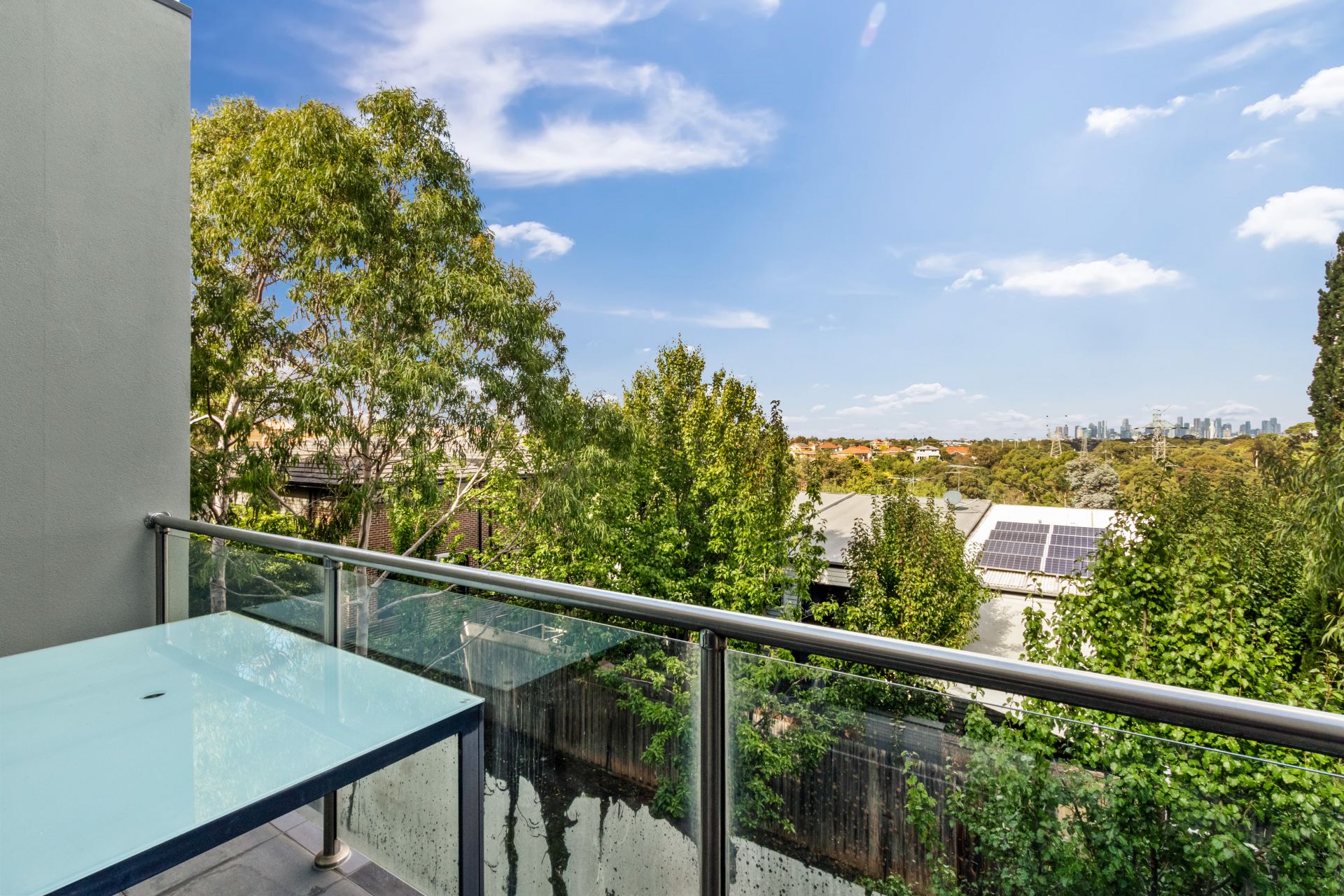 HUGE APARTMENT WITH CITY VIEWS