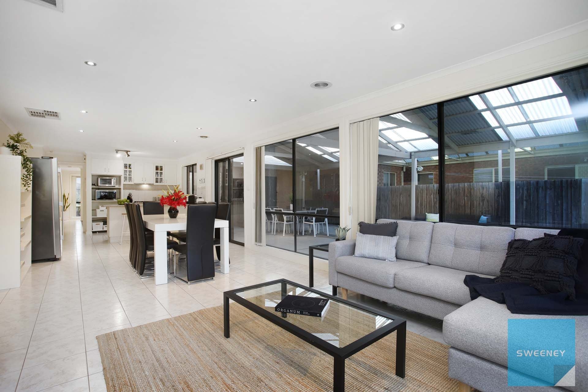 17 Howqua Way, Taylors Hill - Thumbnail 6