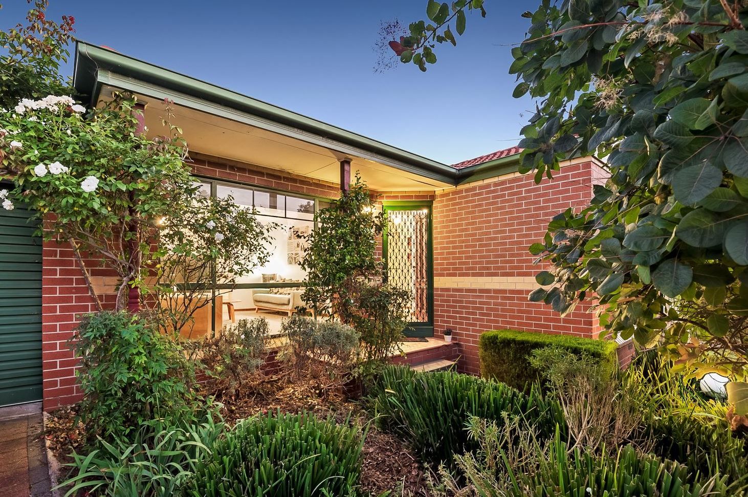 IDEAL LIVING, LOCATION & LIFESTYLE