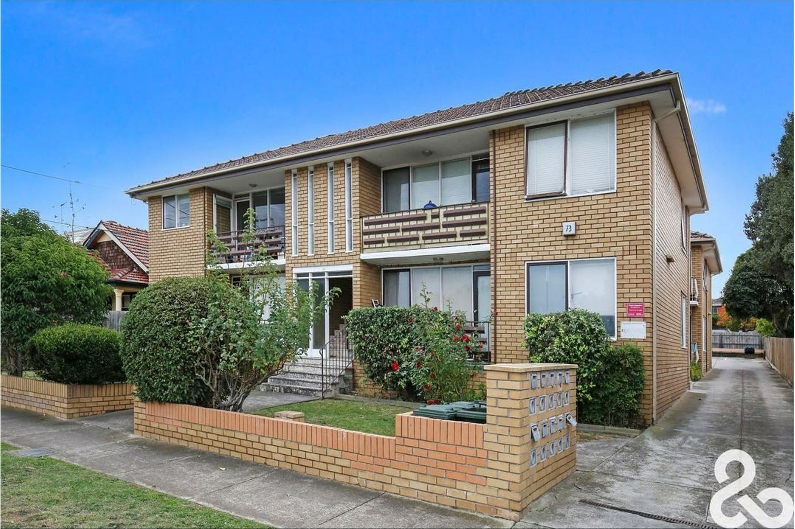 Spacious Refurbished Two Bedroom Apartment With Balcony