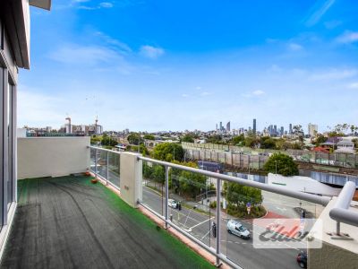 WOOLLOONGABBA OFFICE PENTHOUSE!